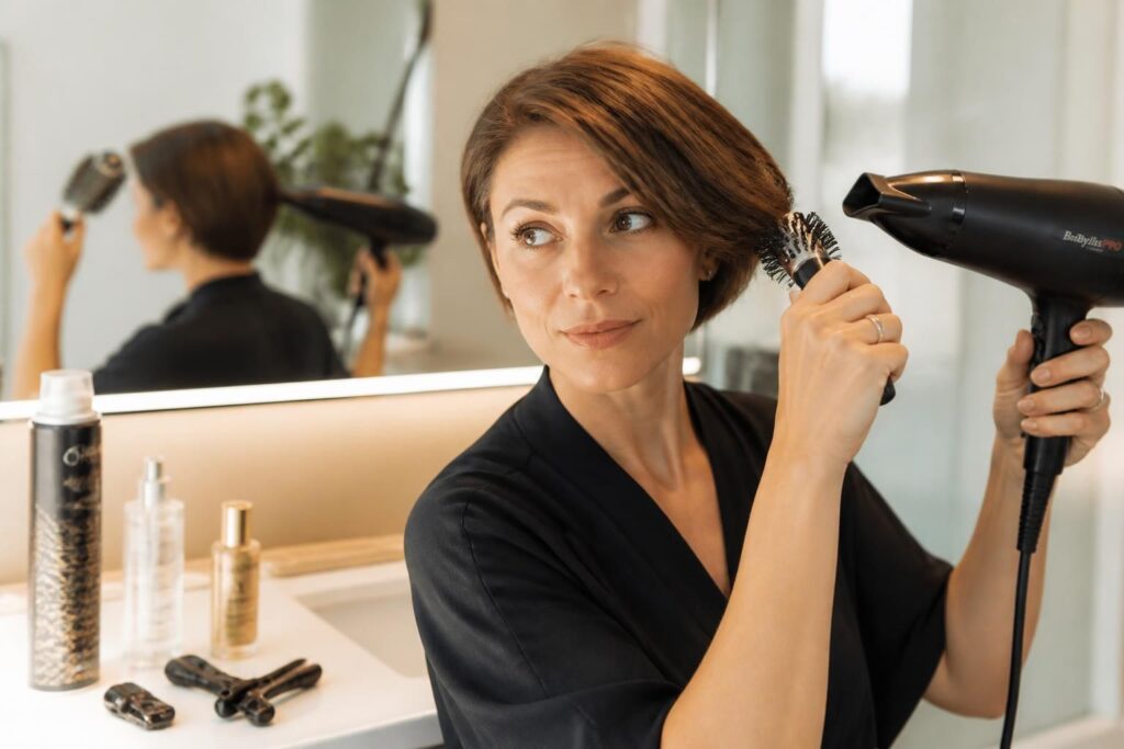 découvrez nos astuces et tutoriels simples pour réussir un brushing parfait sur cheveux courts, pour un style impeccable au quotidien.